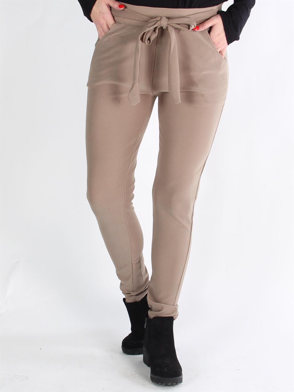 Larissa - Svarta byxor med knytband i midjan